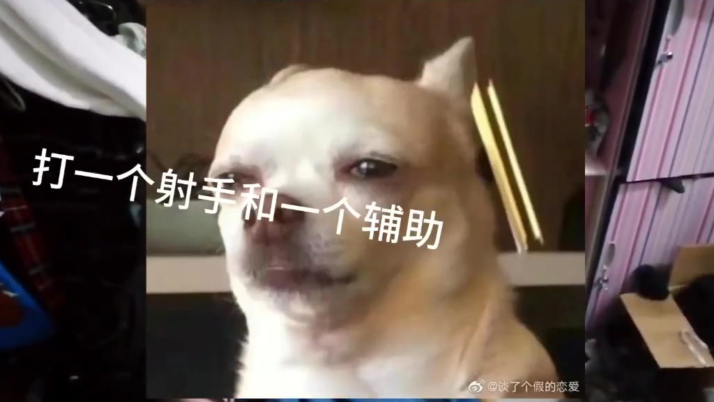 打游戏,打输了崩溃到哭,还遭受到了男朋友的安慰式嘲讽。